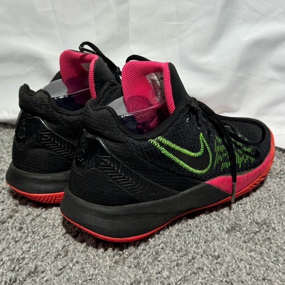 Nike Boys Kyrie Flytrap ll AQ3412-005 Black Basketball Size 6.5Y - Picture 3 of 12